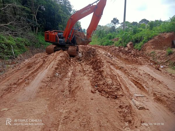 Jalankan Instruksi Pj Bupati Apriyadi, Perusahaan di Jirak Jaya Gerak Cepat Perbaiki Jalan Rusak